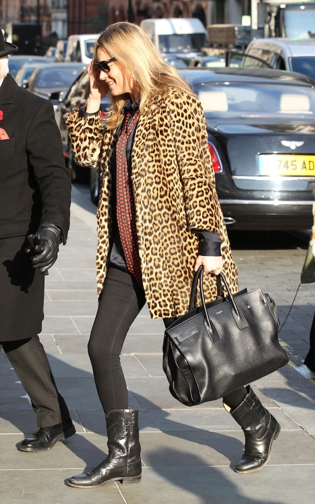 Street Style Leopard Coat with Tie and Cowboy Boots Street Style Leopard Coat with Tie and Cowboy Boots — Leopard Coat Outfits