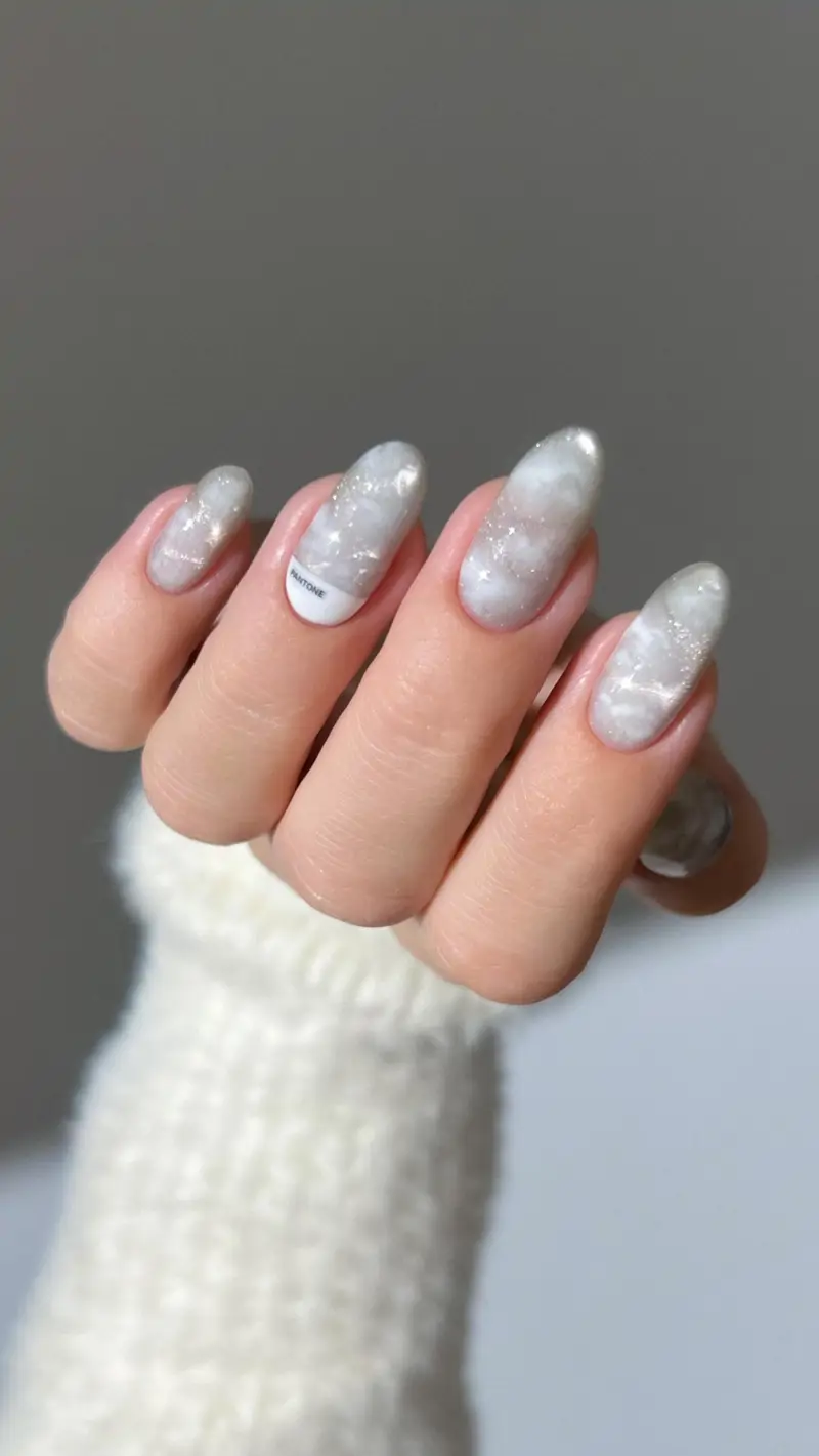 Cloudy Abstract with Silver Glitter Cloudy Abstract with Silver Glitter — Winter Nail Art