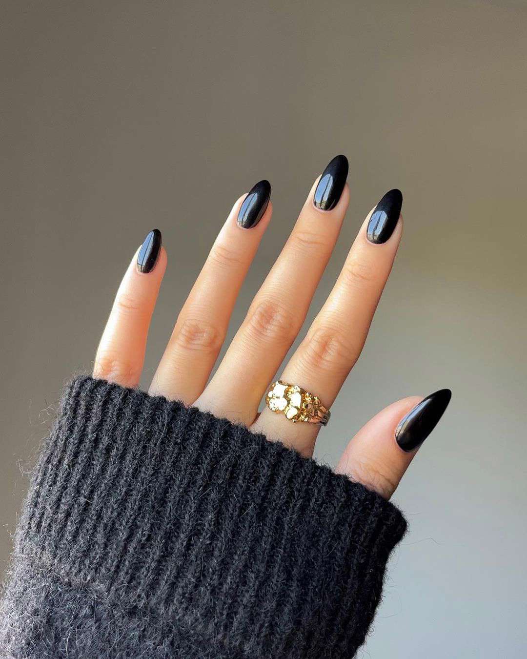 Visual Idea — Simple Winter Nails