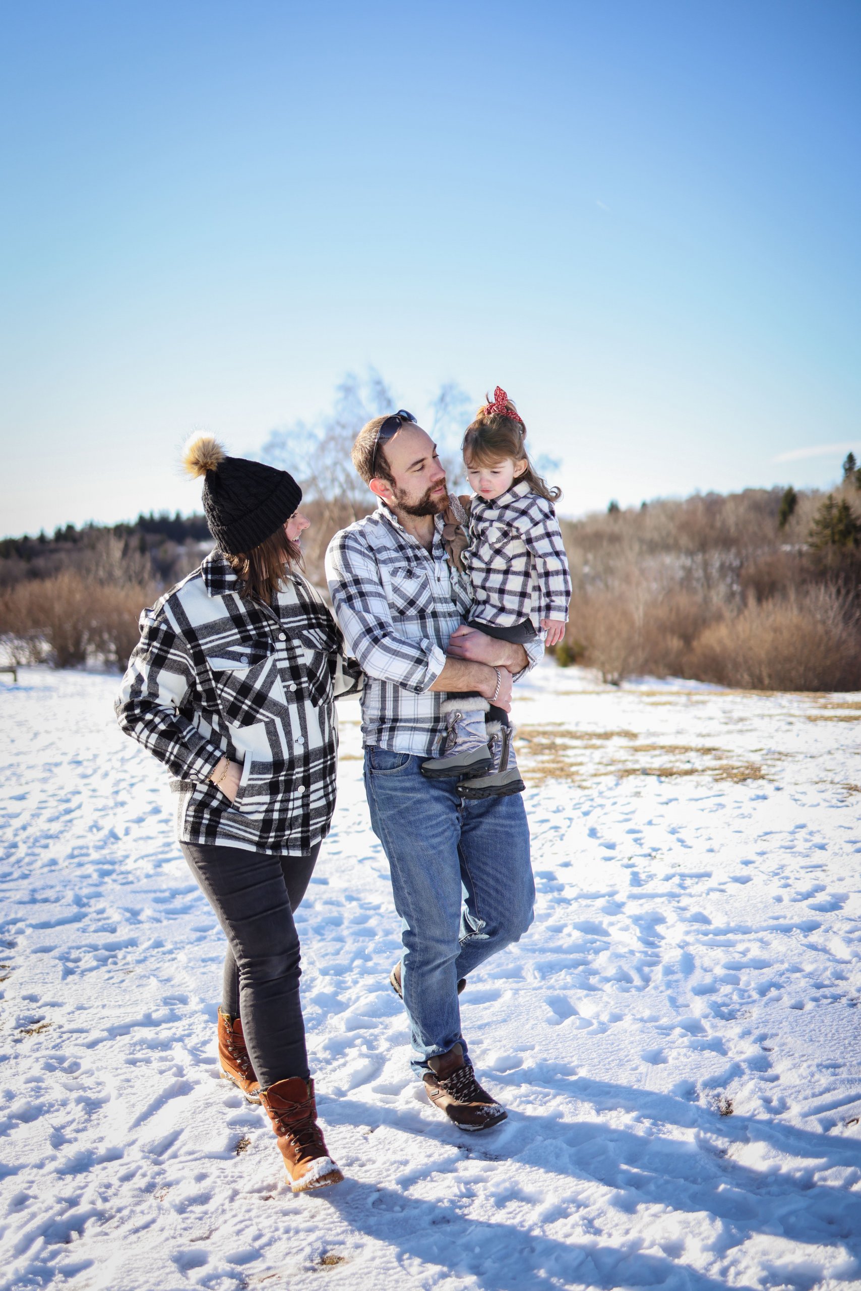 Matching Plaid Shirts for a Rustic Winter Family Photo — Winter Family Photo Outfits