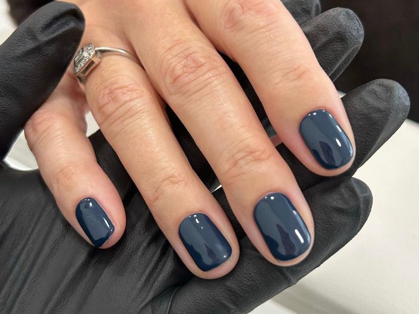 Deep Glossy Teal Short Square Nails Deep Glossy Teal Short Square Nails — Winter Nail Colors for Pale Skin
