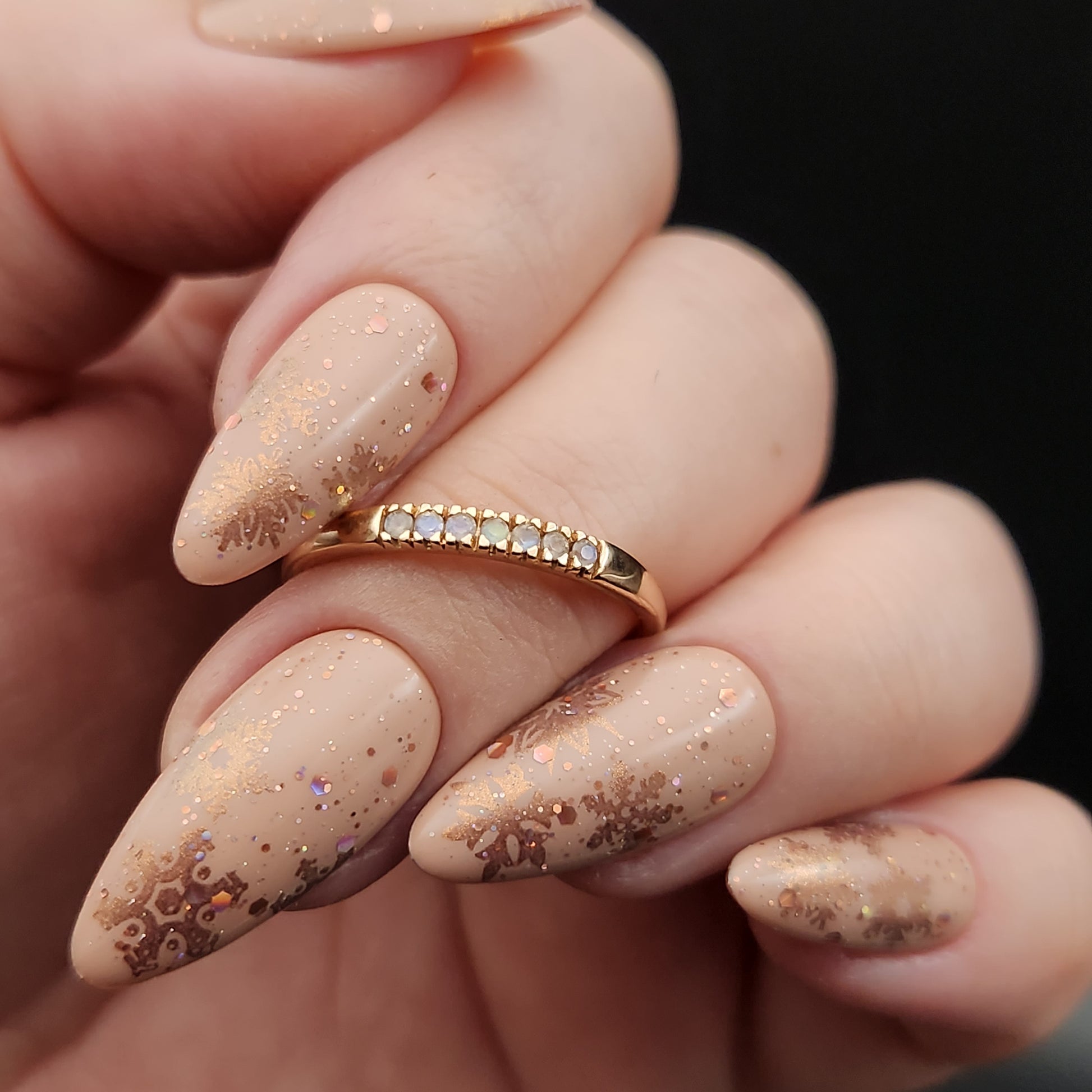 Winter Visual Idea — Winter Nude Nails