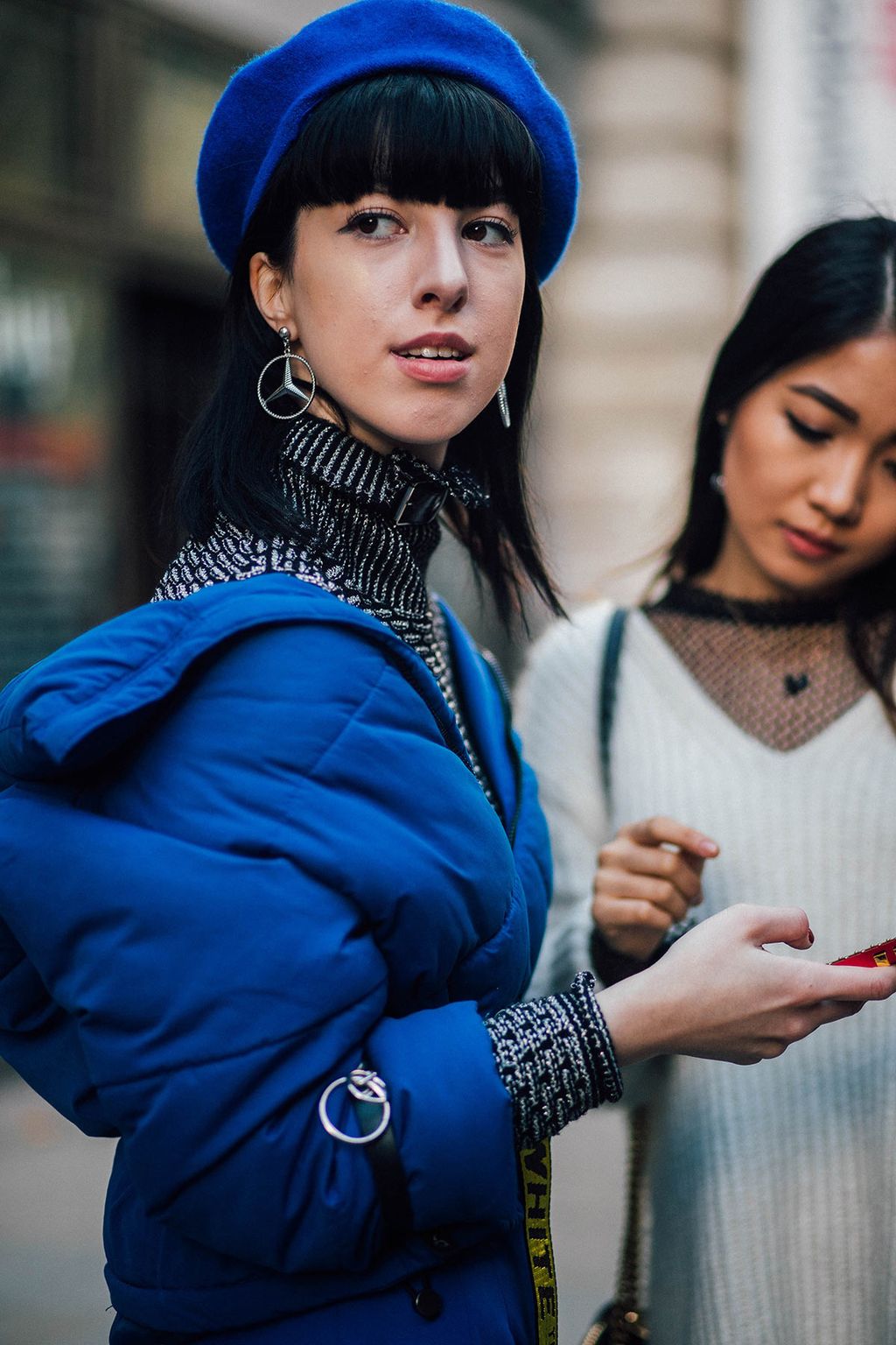 Vibrant Street Style with a Royal Blue Puffer and Beret Vibrant Street Style with a Royal Blue Puffer and Beret — Beret Outfits