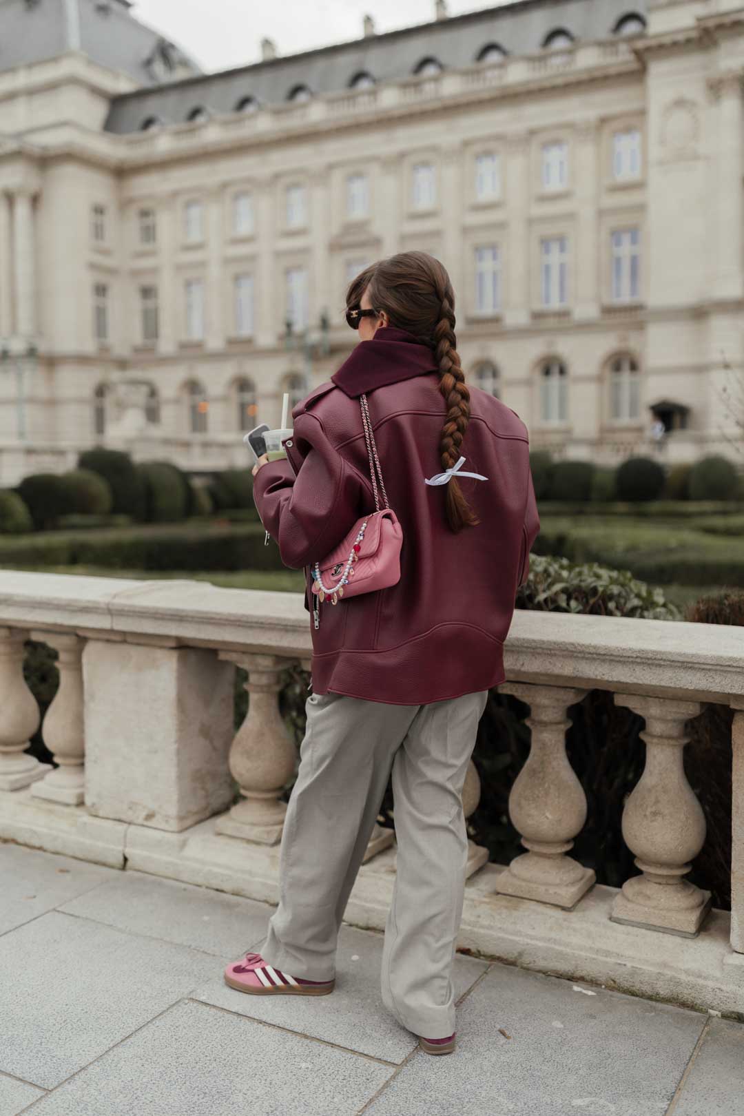 Oversized Leather Jacket and Grey Trousers with Pink Sneakers Oversized Leather Jacket and Grey Trousers with Pink Sneakers — Winter Outfits with Sneakers