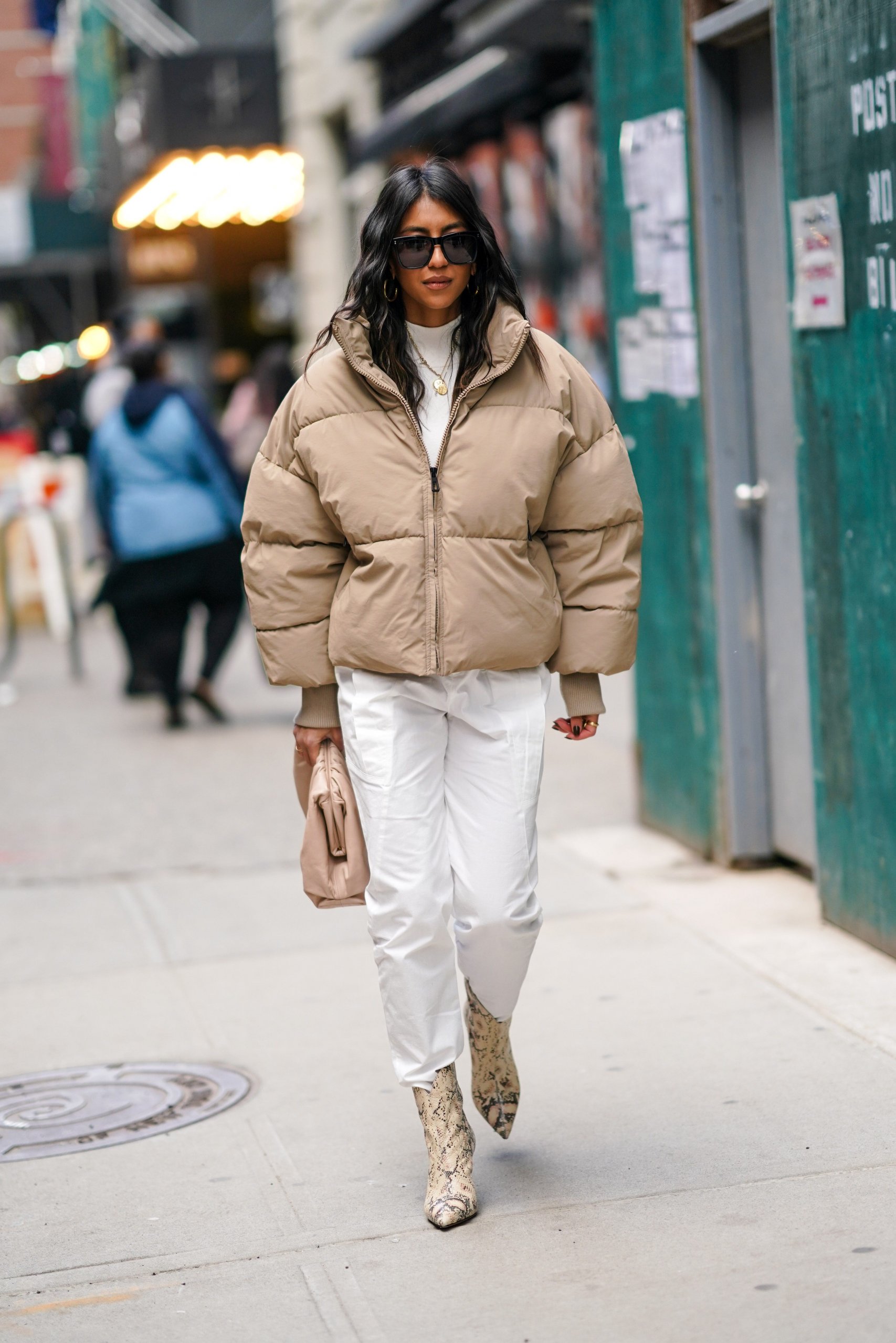 White Cargo Pants with Oversized Beige Puffer Jacket White Cargo Pants with Oversized Beige Puffer Jacket — Winter White Outfits