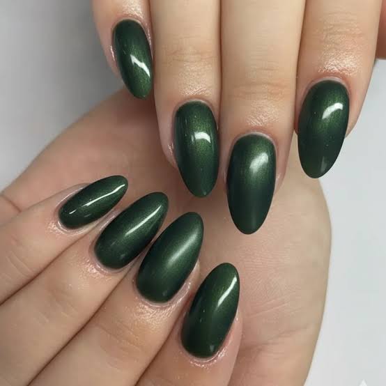 Glossy Visual Idea Glossy Visual Idea — Winter Green Nails
