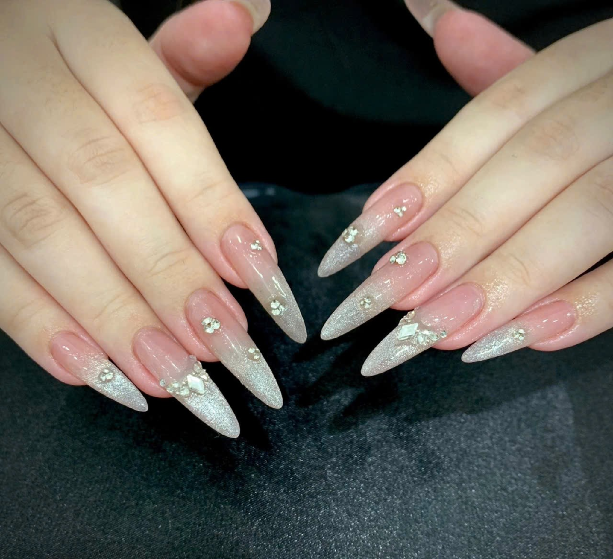 Wenn Nägel flüstern statt schreien – Crystal Ombre Nails als neuer Lux