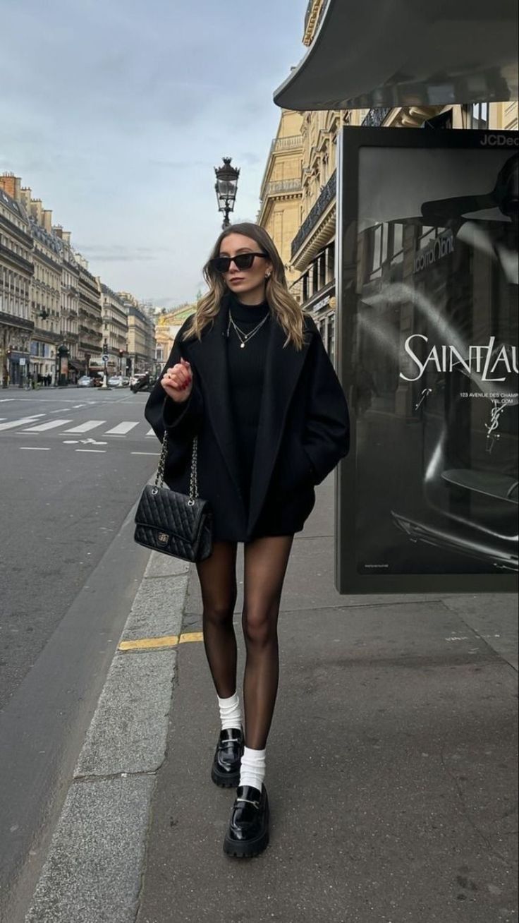 All-Black Ensemble with Chunky Loafers for City Travel All-Black Ensemble with Chunky Loafers for City Travel — Winter Travel Outfits