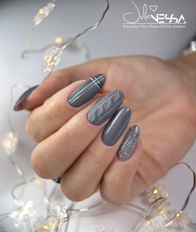 Matte And Glitter Visual Idea — Winter Glitter Nails
