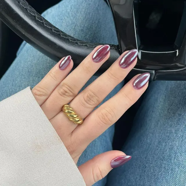 Burgundy Chrome Oval Nails — Winter Chrome Nails