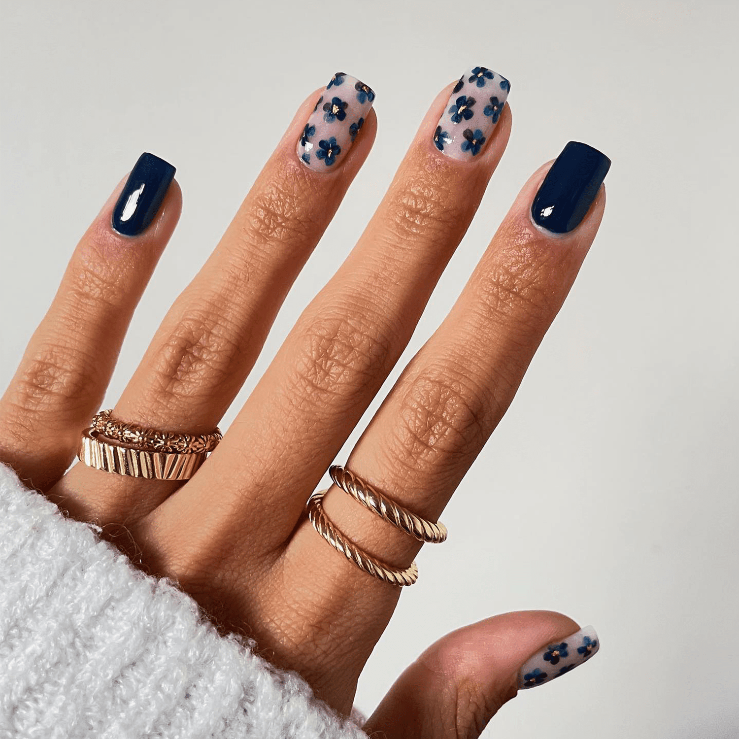 Winter Visual Idea — Short Winter Square Nails