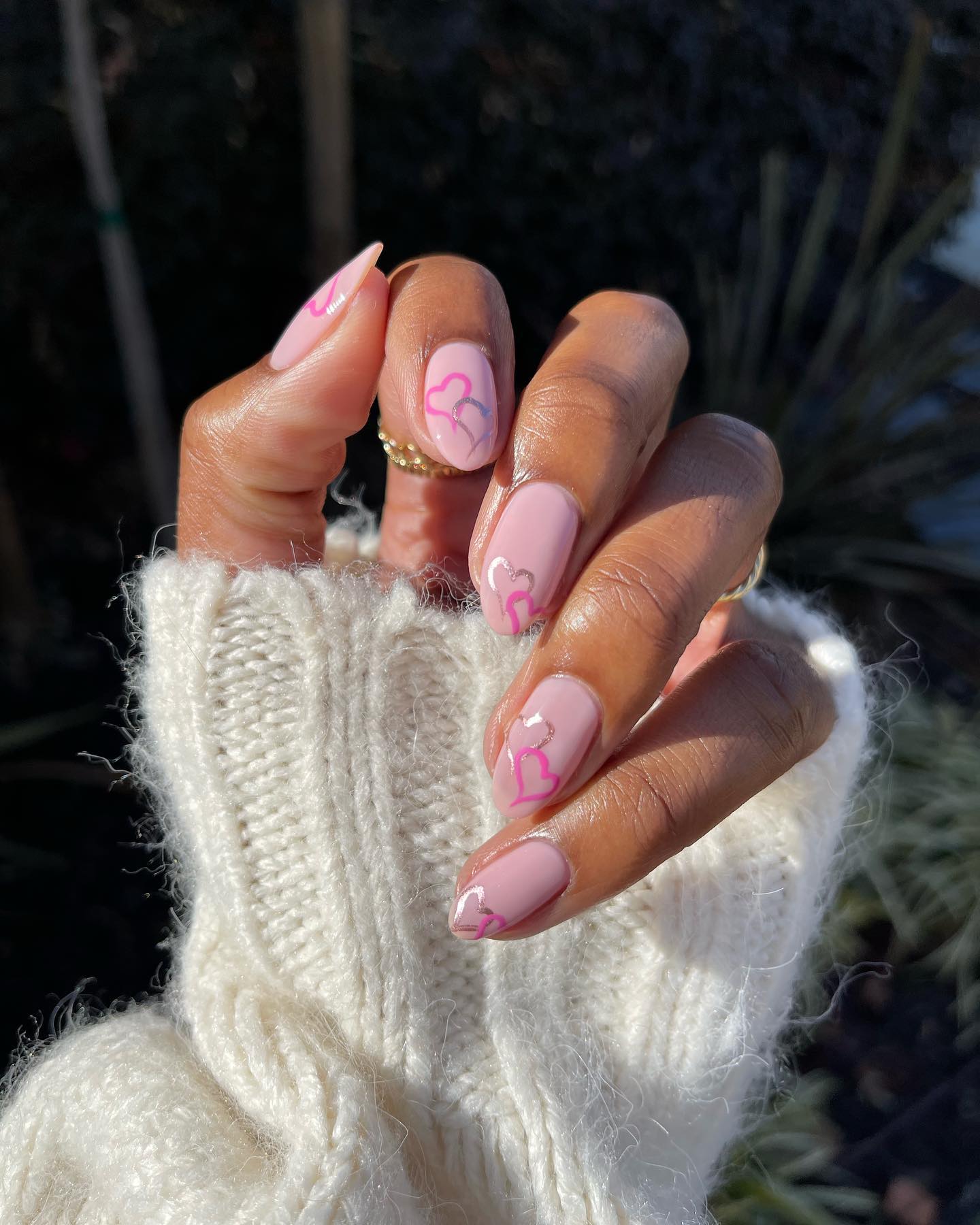 Romantic Rose Gold Heart Outline Nails — Winter Pink Nails