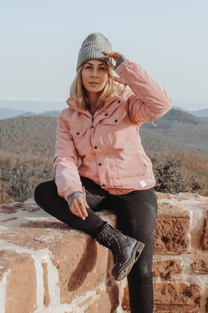 Corduroy Jacket and Skinny Jeans for a Pink-Toned Winter Trip Corduroy Jacket and Skinny Jeans for a Pink-Toned Winter Trip — Winter Travel Outfits