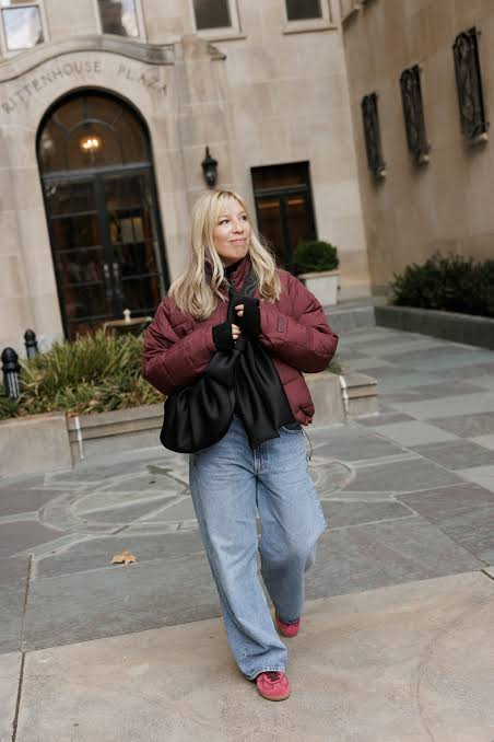 Burgundy Puffer Jacket and Black Turtleneck with Baggy Jeans Burgundy Puffer Jacket and Black Turtleneck with Baggy Jeans — Winter Outfits with Jeans