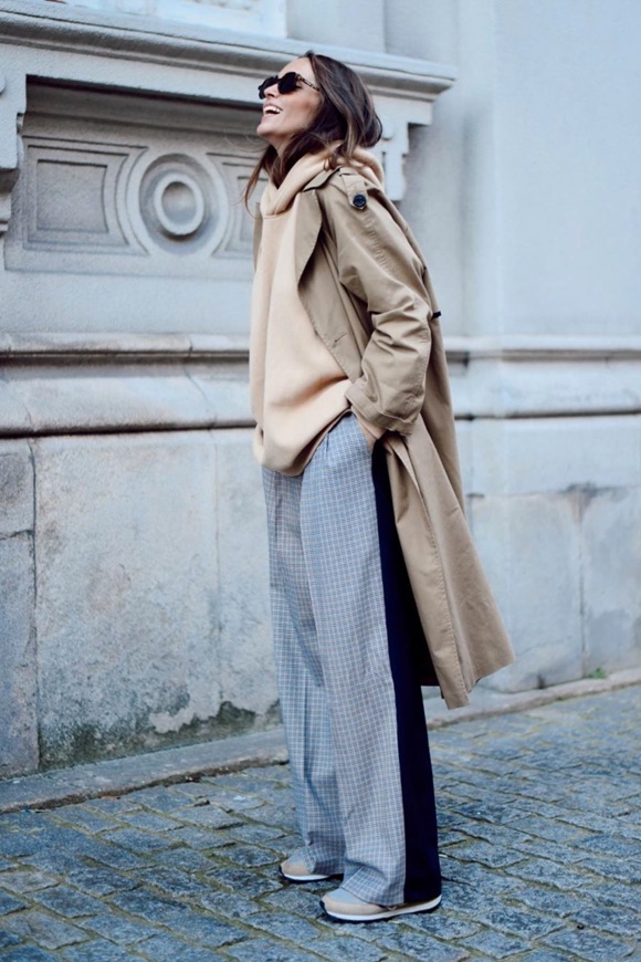 Beige Sneakers with Checkered Trousers and Trench Coat Beige Sneakers with Checkered Trousers and Trench Coat — Winter Outfits with Sneakers