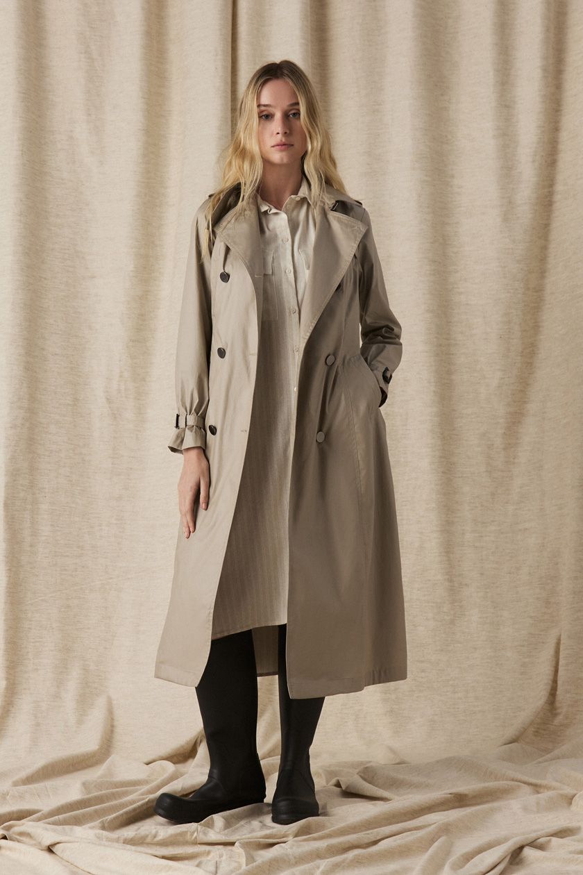 Grey Wool Coat with White Turtleneck in Camden Grey Wool Coat with White Turtleneck in Camden — London Winter Outfits