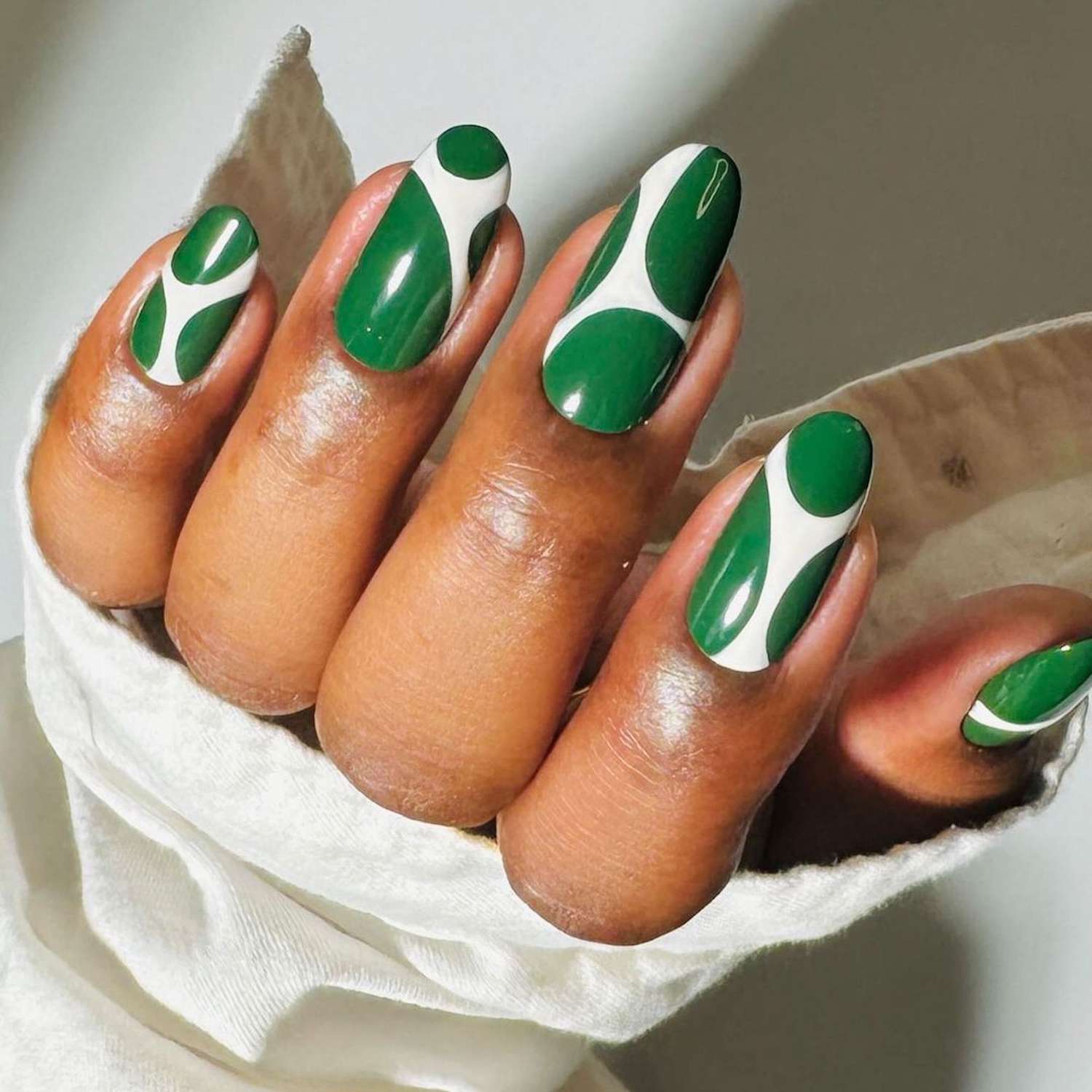 Visual Idea Visual Idea — Winter Green Nails
