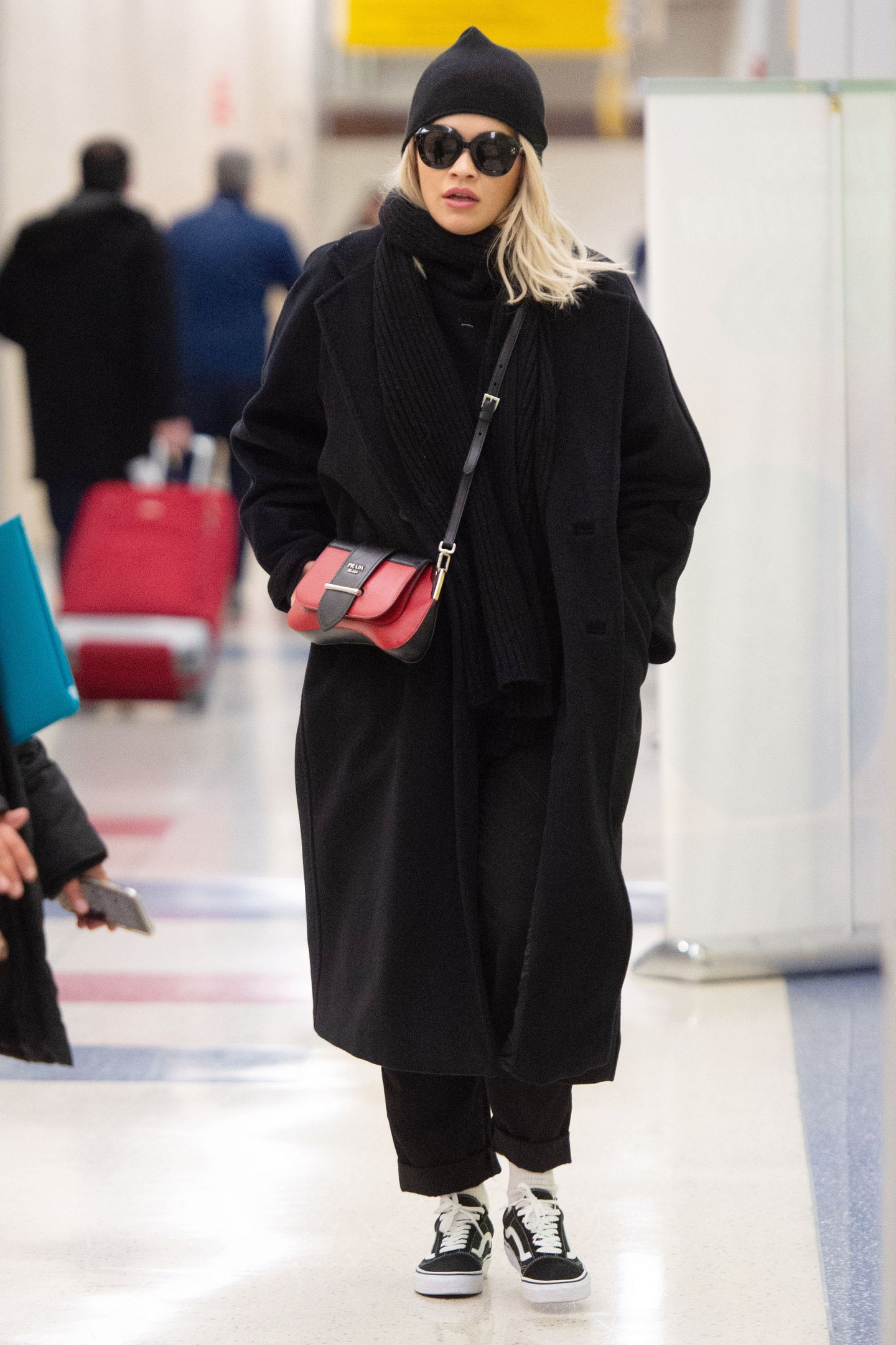 Long Black Coat and Sneakers for Effortless Airport Style Long Black Coat and Sneakers for Effortless Airport Style — Winter Travel Outfits