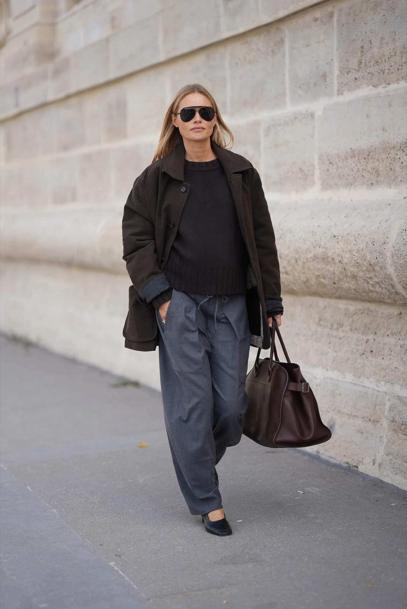 Oversized Blazer and Striped Trousers for a Polished Travel Look — Winter Airport Outfits