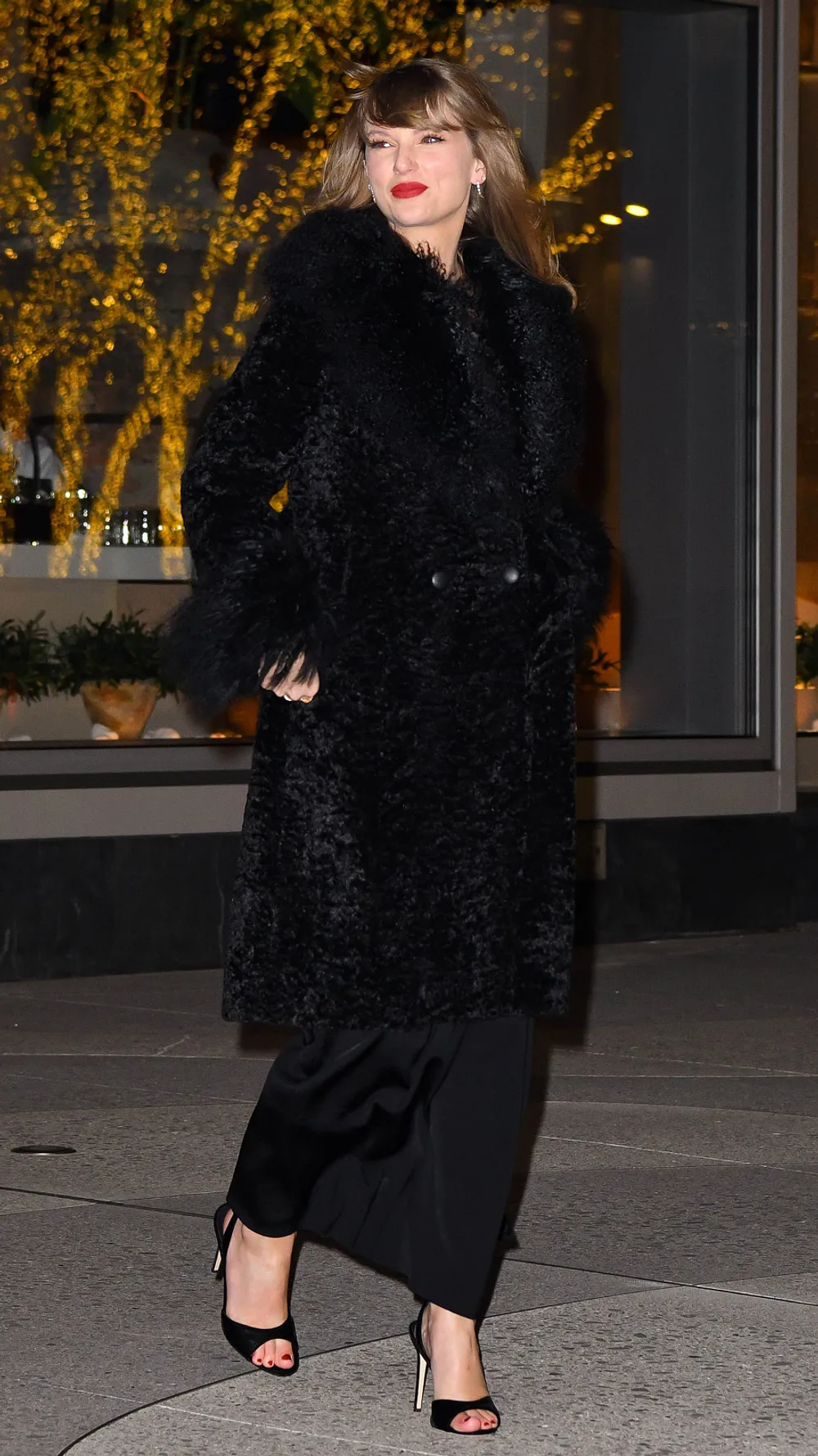 Textural Statement: Textured Coat with Wide-Leg Trousers Textural Statement: Textured Coat with Wide-Leg Trousers — All Black Winter Outfits
