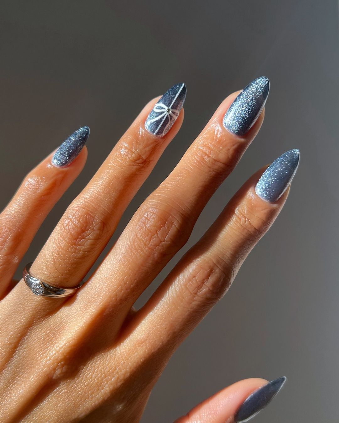 Dark Grey Bow Line Art Glitter Nails — Winter Glitter Nails