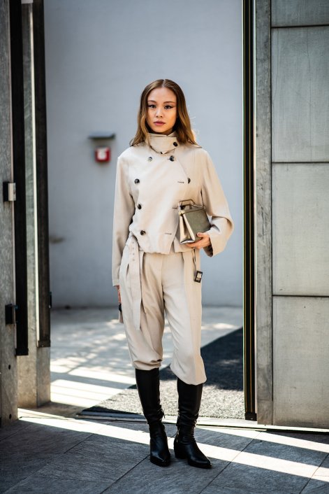Oversized Khaki Wool Coat with Black Accents Oversized Khaki Wool Coat with Black Accents — Winter Date Night Outfits