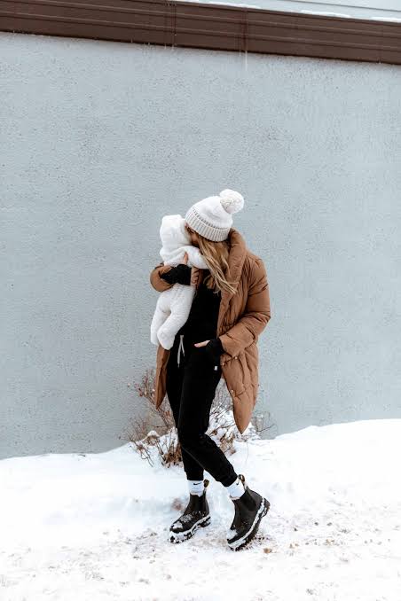 Brown Puffer Coat with Black Trousers and Chelsea Boots Brown Puffer Coat with Black Trousers and Chelsea Boots — Winter Outfits for Moms