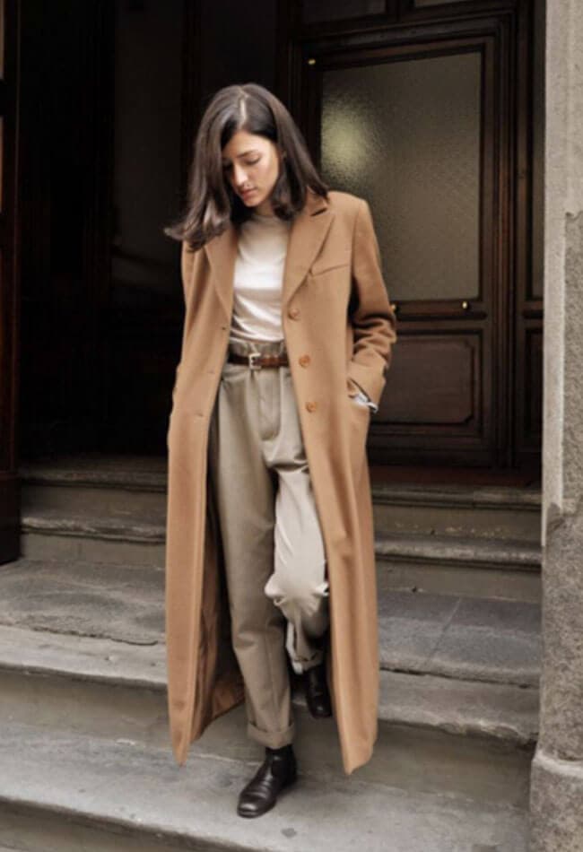 Sophisticated Layering: Black Chelsea Boots with Camel Coat Sophisticated Layering: Black Chelsea Boots with Camel Coat — Chelsea Boots Outfits