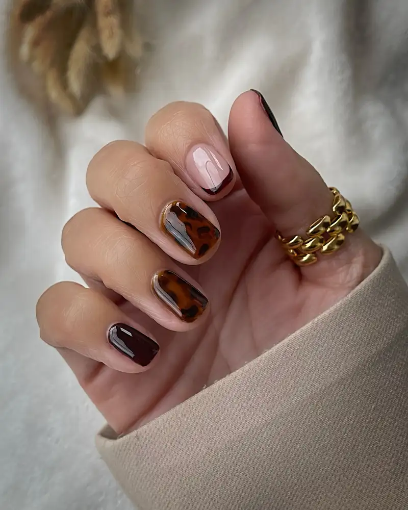 Silver Chrome Medium Oval Nails Silver Chrome Medium Oval Nails — Winter Formal Nails