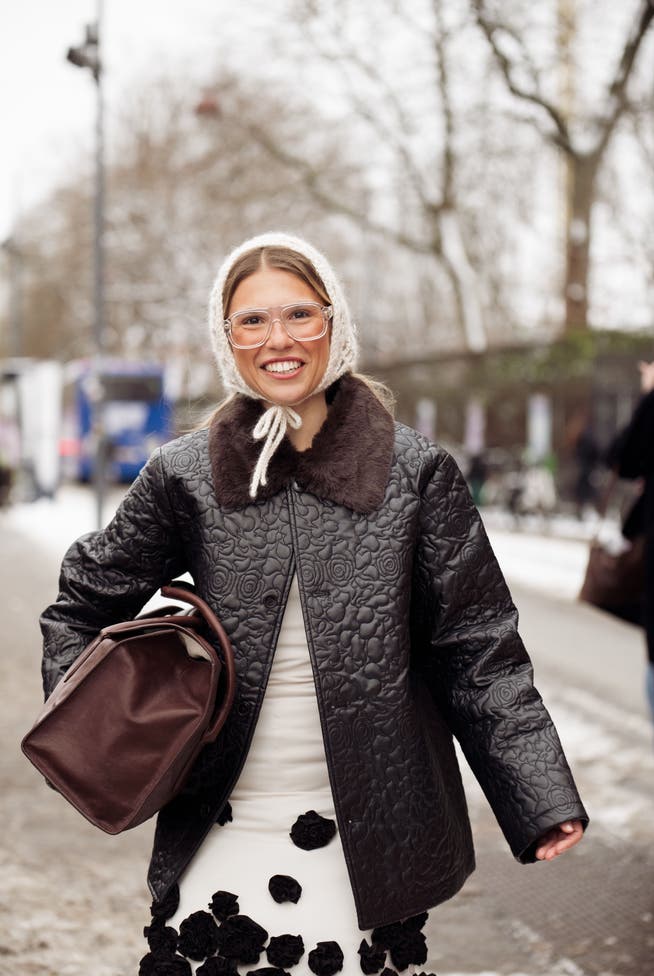 Black Quilted Jacket with Fur Collar and White Dress Black Quilted Jacket with Fur Collar and White Dress — Italy Winter Outfits