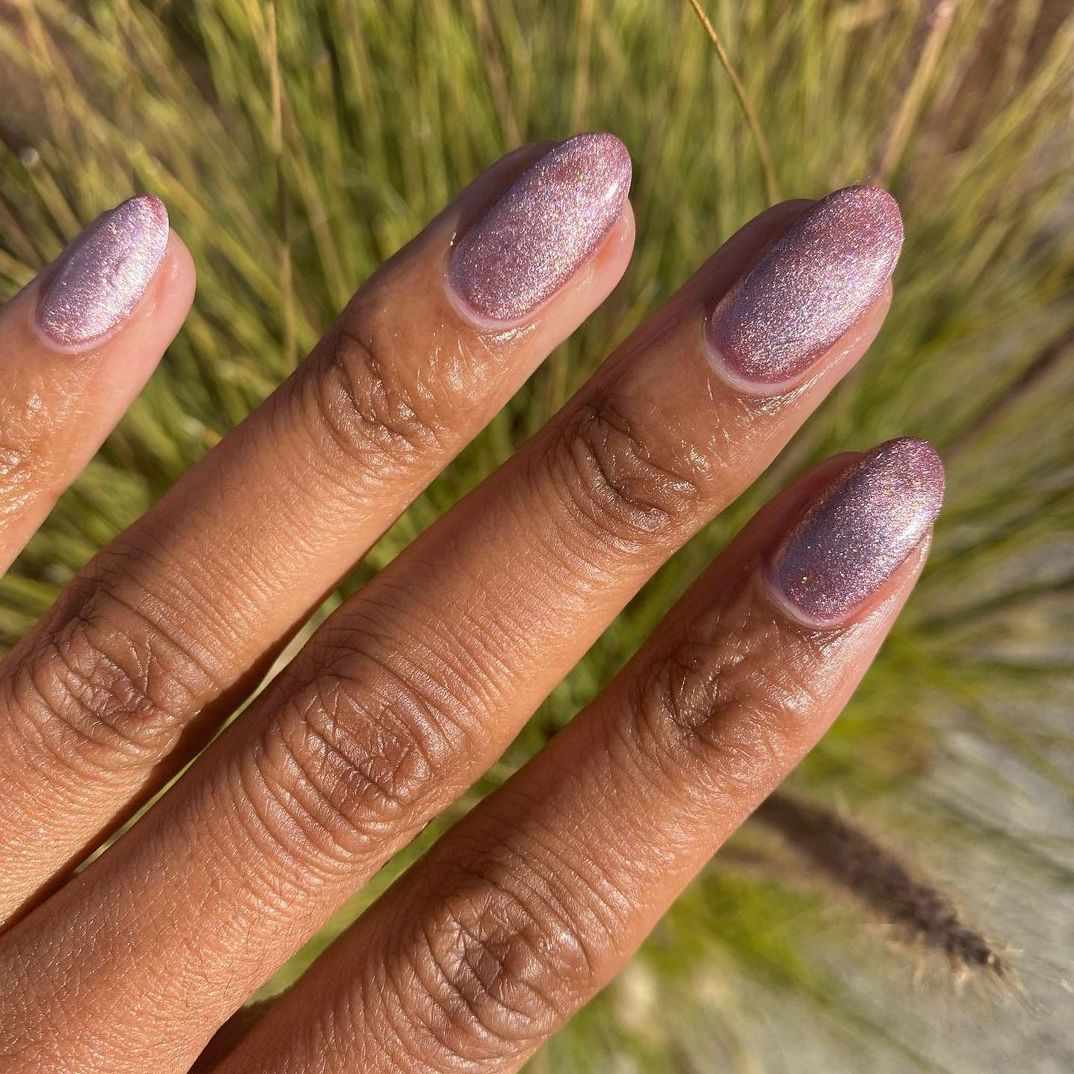 Soft Pink Diffused Cat Eye Nails — Winter Cat Eye Nails