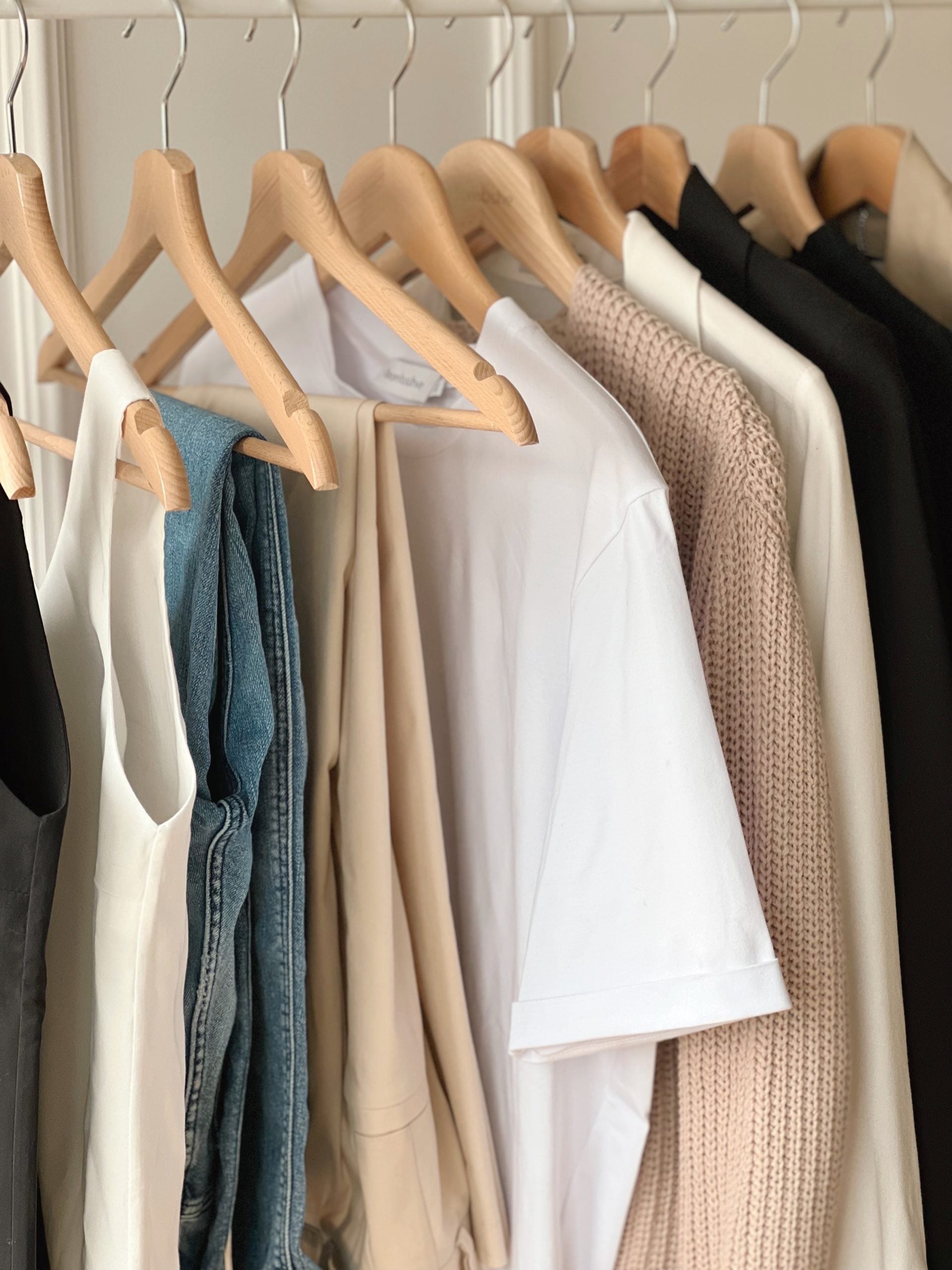 Chunky Pink Knit Sweater as a Statement Piece in a Neutral Capsule Chunky Pink Knit Sweater as a Statement Piece in a Neutral Capsule — Winter Capsule Wardrobe