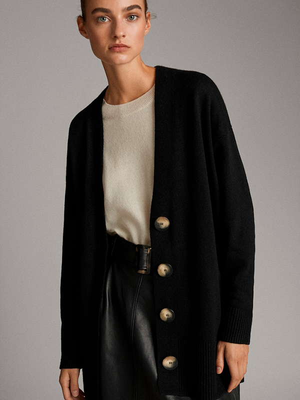 Oversized Longline Black Cardigan with Cream Sweater Oversized Longline Black Cardigan with Cream Sweater — Cardigan Outfits
