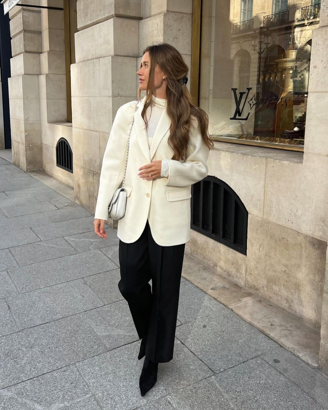 Smart Casual with Wide-Leg Trousers and Ankle Boots Smart Casual with Wide-Leg Trousers and Ankle Boots — Suede Boots Outfits