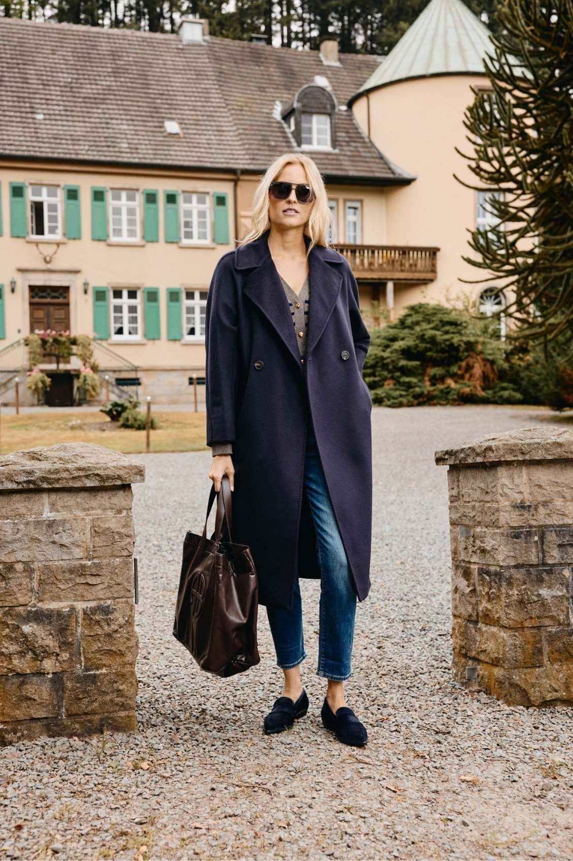 Classic Navy Wool Coat for Weekend Casual Classic Navy Wool Coat for Weekend Casual — Wool Coat Outfits