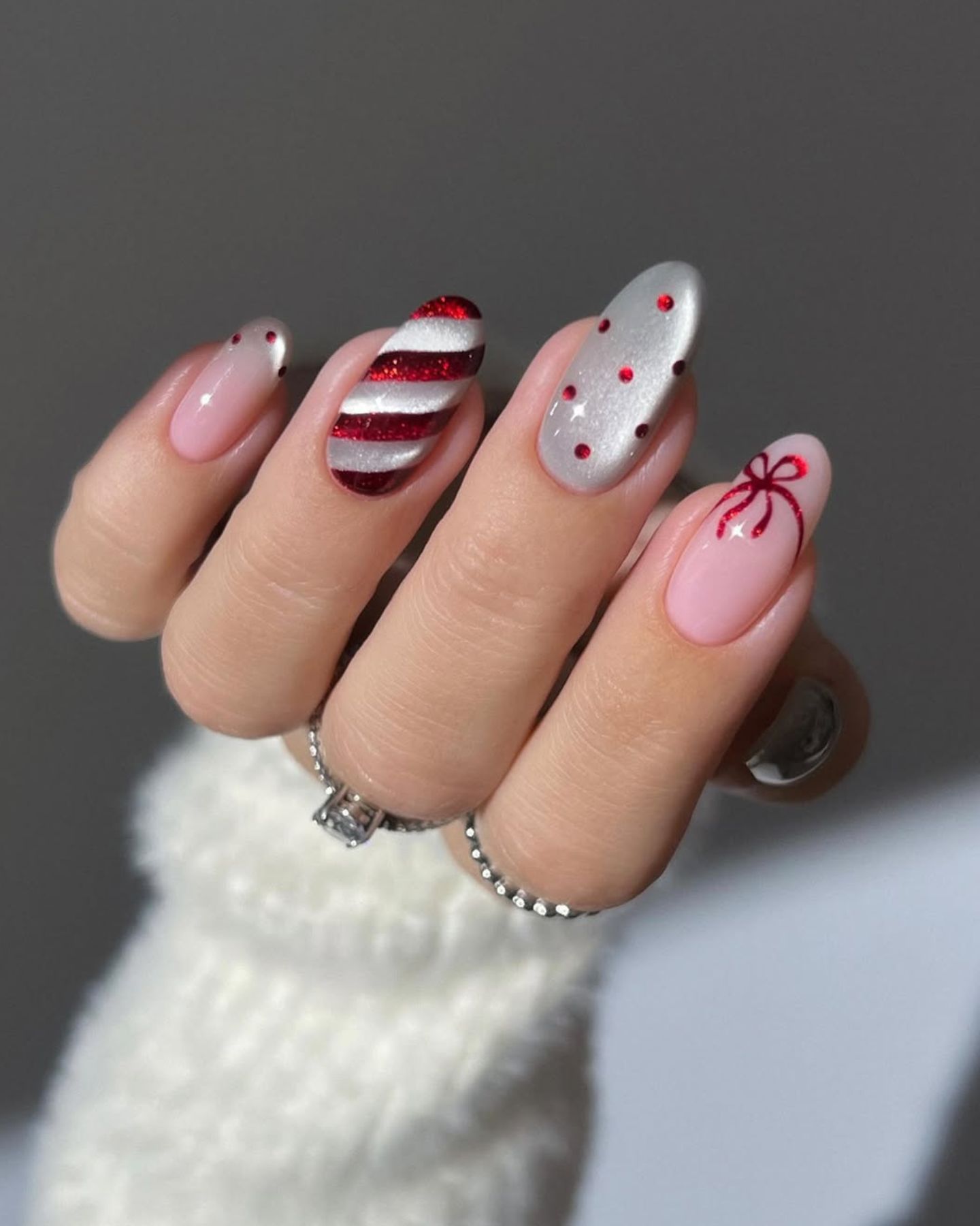 Candy Cane Stripe Medium Oval Candy Cane Stripe Medium Oval — Winter Acrylic Nail Colors