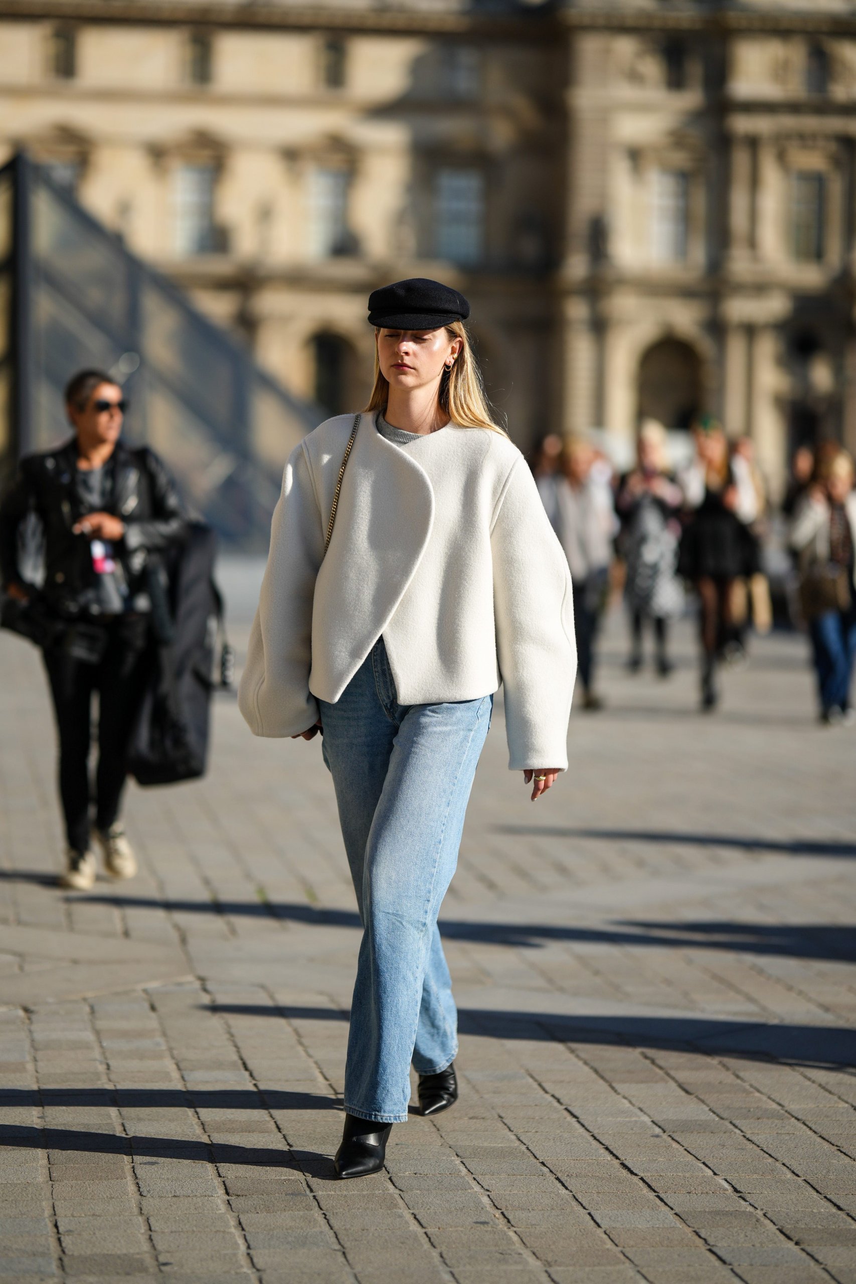 White Collarless Jacket and Straight-Leg Jeans White Collarless Jacket and Straight-Leg Jeans — Winter Outfits for Petite Women