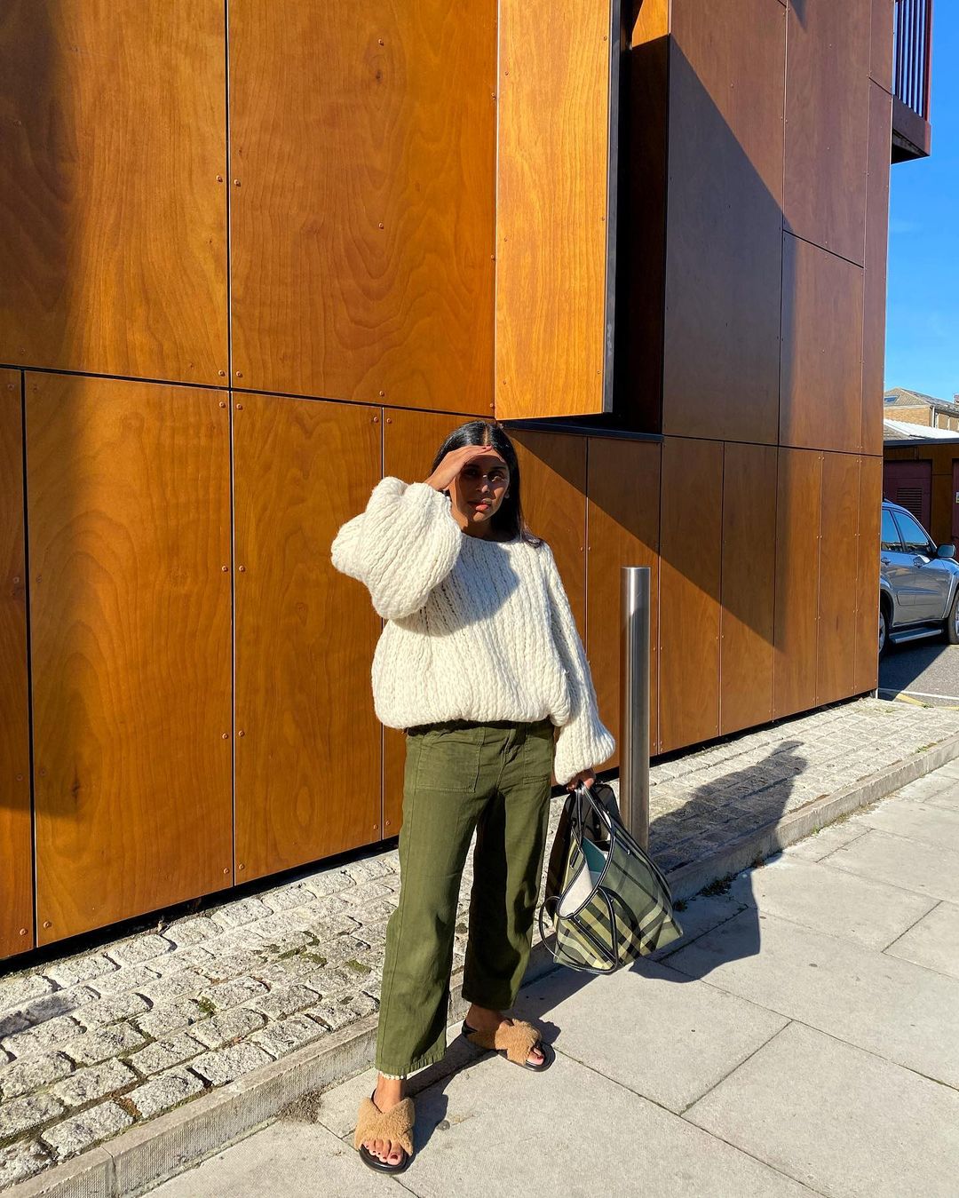Cream Chunky Knit Sweater with Olive Green Pants and Slides Cream Chunky Knit Sweater with Olive Green Pants and Slides — Oversized Sweater Outfits