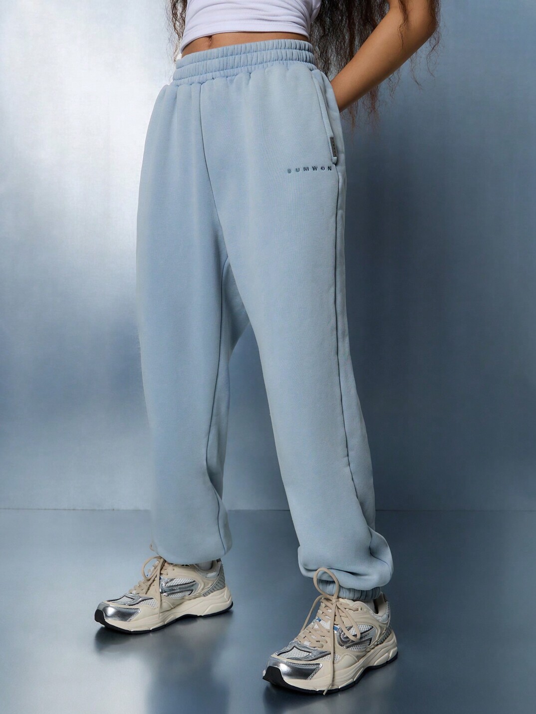 Light Blue Fleece Sweatpants for Casual Winter Comfort Light Blue Fleece Sweatpants for Casual Winter Comfort — Winter Workout Outfits