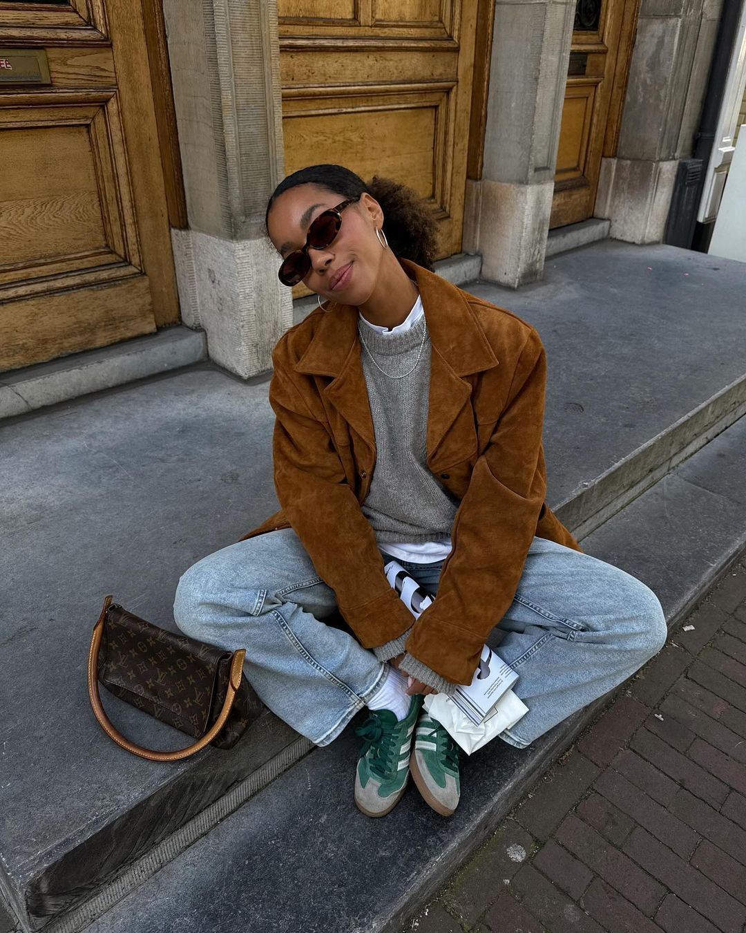Teddy Coat and Leather Pants with White Sneakers Teddy Coat and Leather Pants with White Sneakers — Winter Outfits with Sneakers