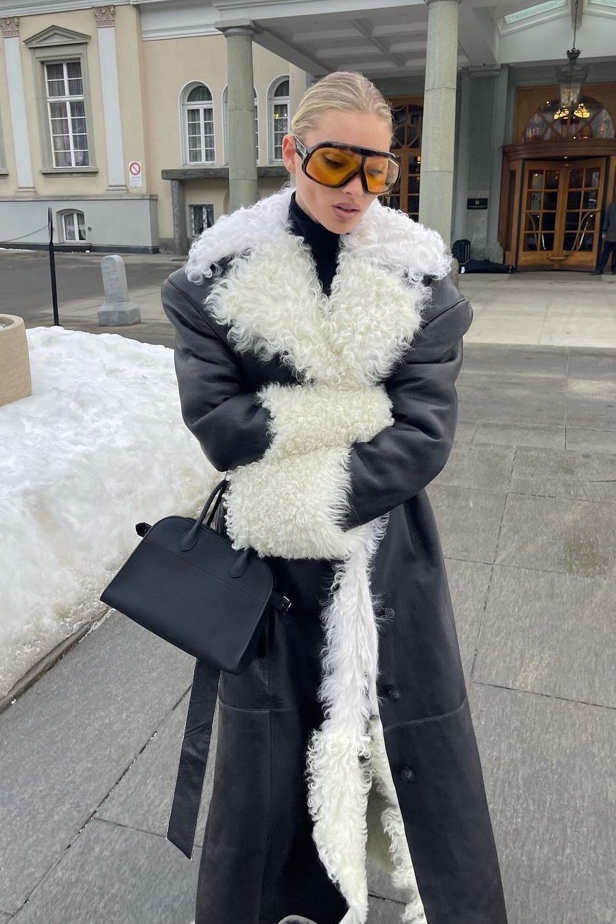 Shearling Trimmed Coat for City Style Shearling Trimmed Coat for City Style — Colorful Winter Outfits