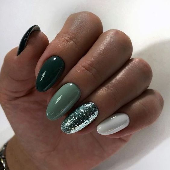 Glitter Glossy Visual Idea — Winter Glitter Nails