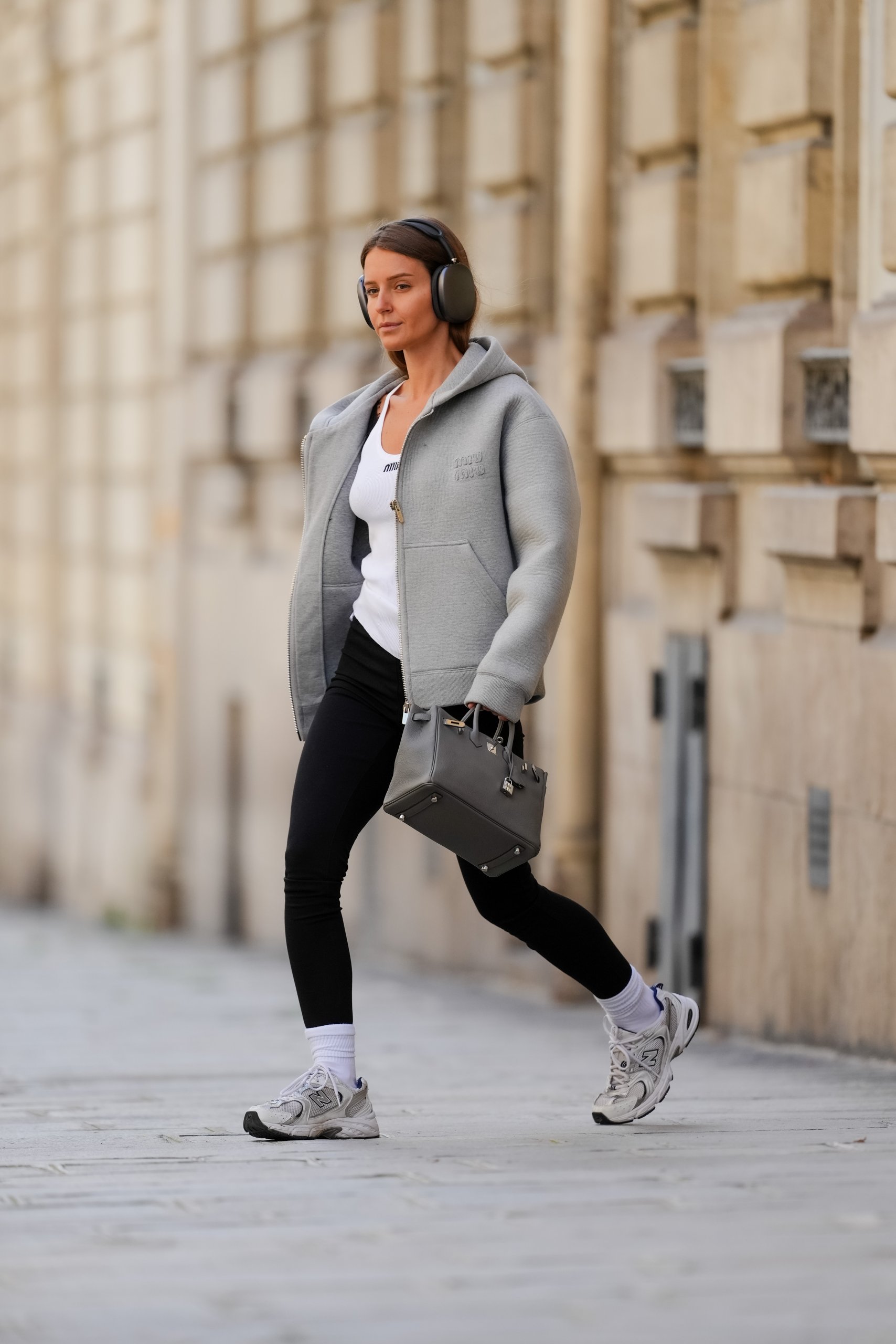 Zip-Up Hoodie with Leggings: A Casual Athleisure Staple Zip-Up Hoodie with Leggings: A Casual Athleisure Staple — Winter Athleisure Outfits