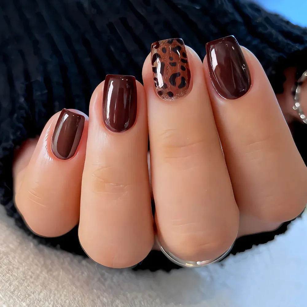 Leopard Print Accent Nail On Ring Finger Visual Idea — Short Winter Square Nails