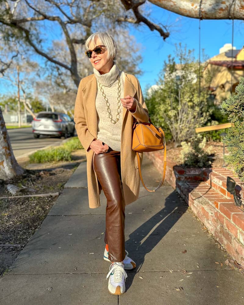 Brown Leather Pants with Cream Turtleneck and Beige Wool Coat Brown Leather Pants with Cream Turtleneck and Beige Wool Coat — Leather Pants Outfits