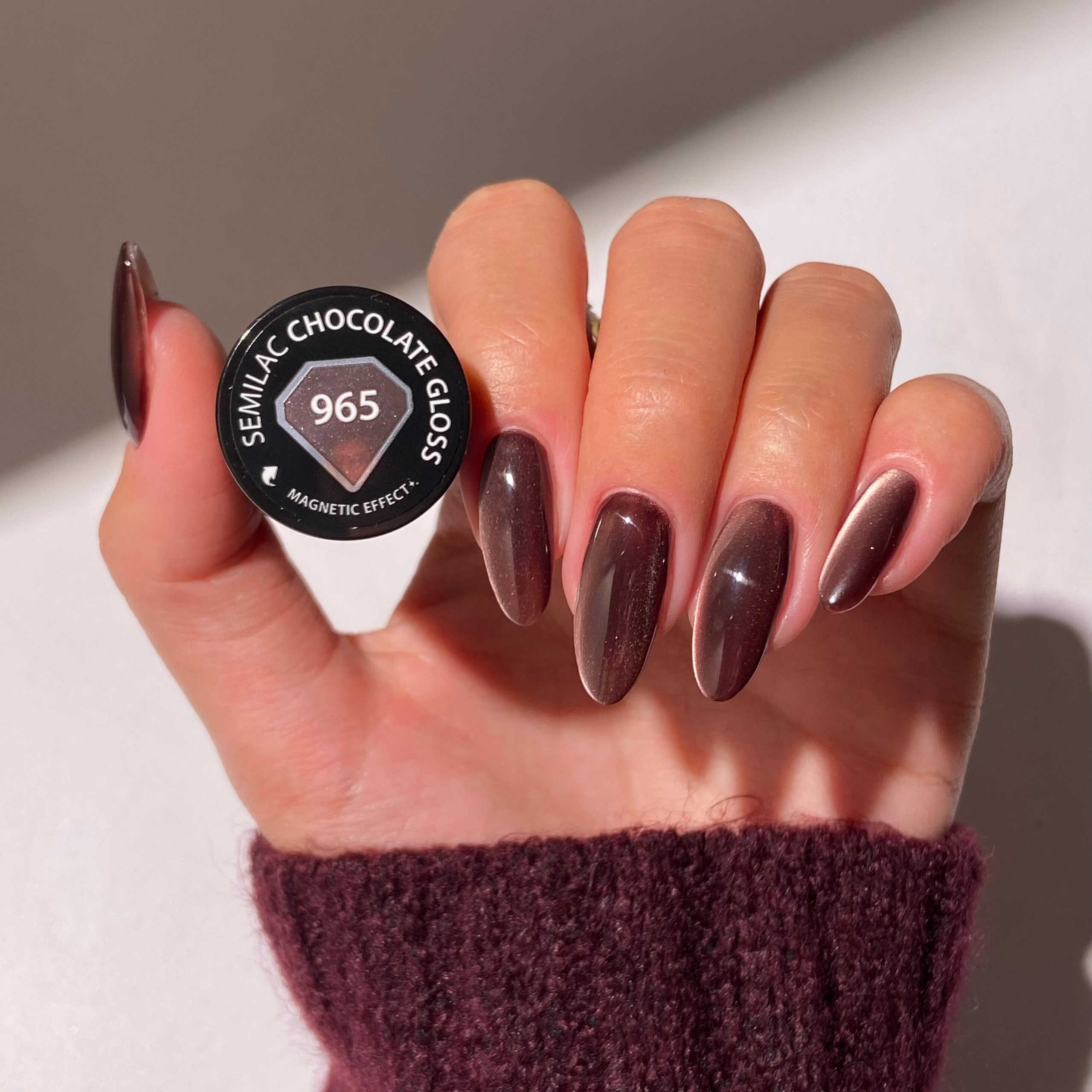 Deep Brown Magnetic Cat-Eye Medium Oval Deep Brown Magnetic Cat-Eye Medium Oval — Winter Acrylic Nail Colors