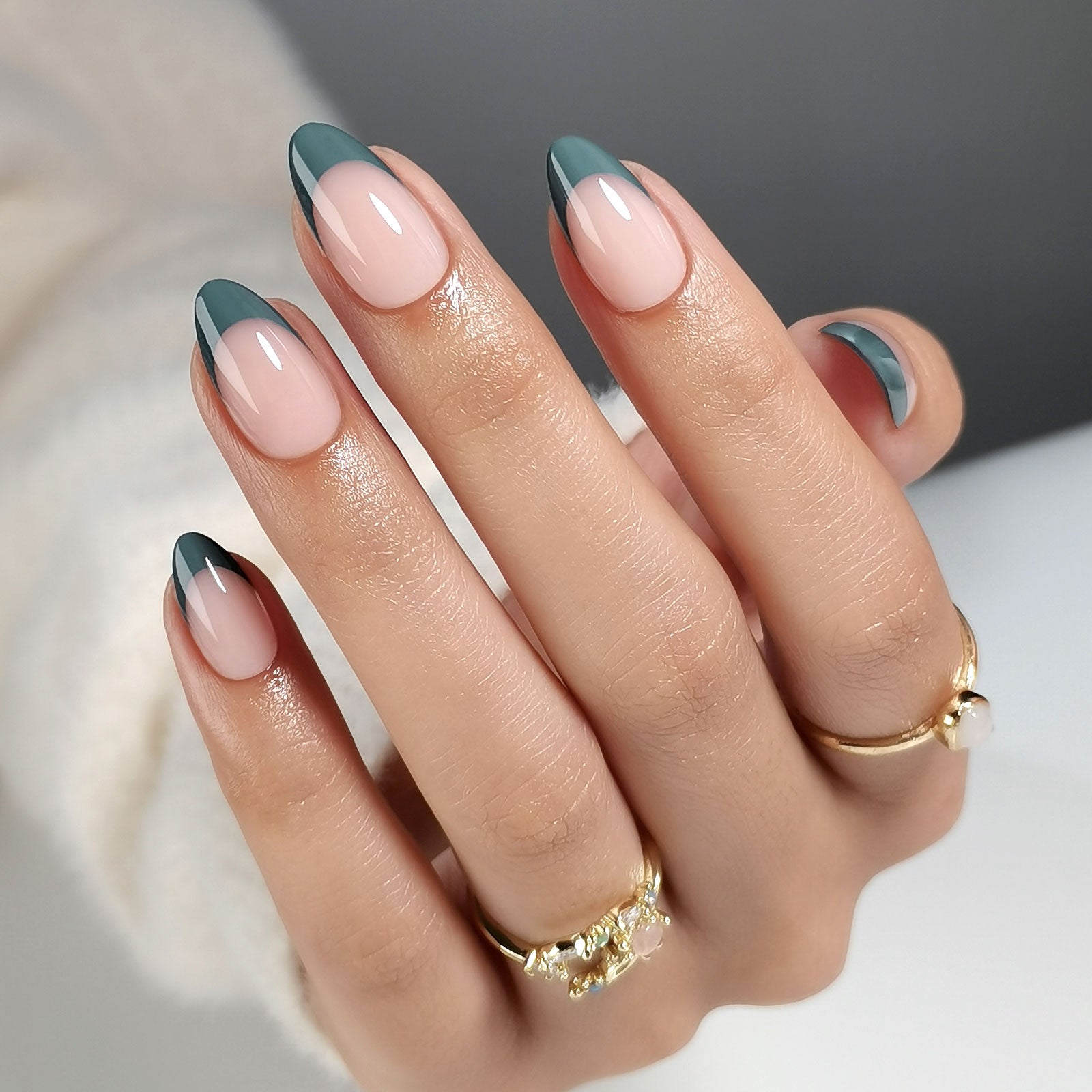 Red Glitter Glossy Short Oval Nails Red Glitter Glossy Short Oval Nails — Winter Formal Nails
