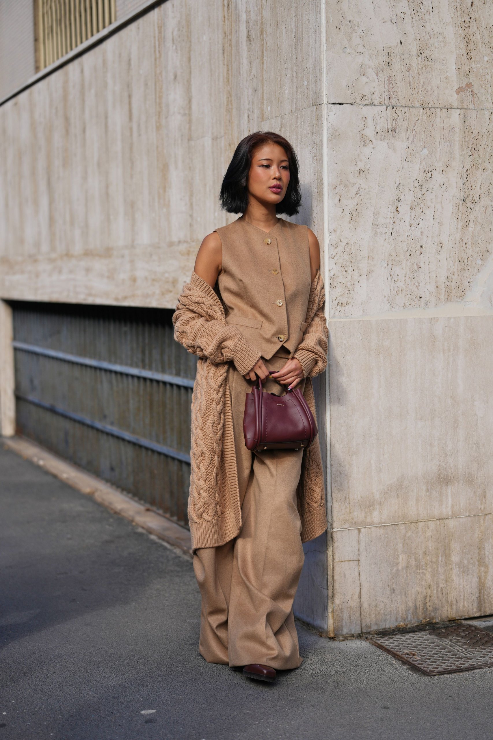 Cable-Knit Cardigan Draped Over Shoulders Cable-Knit Cardigan Draped Over Shoulders — Cardigan Outfits