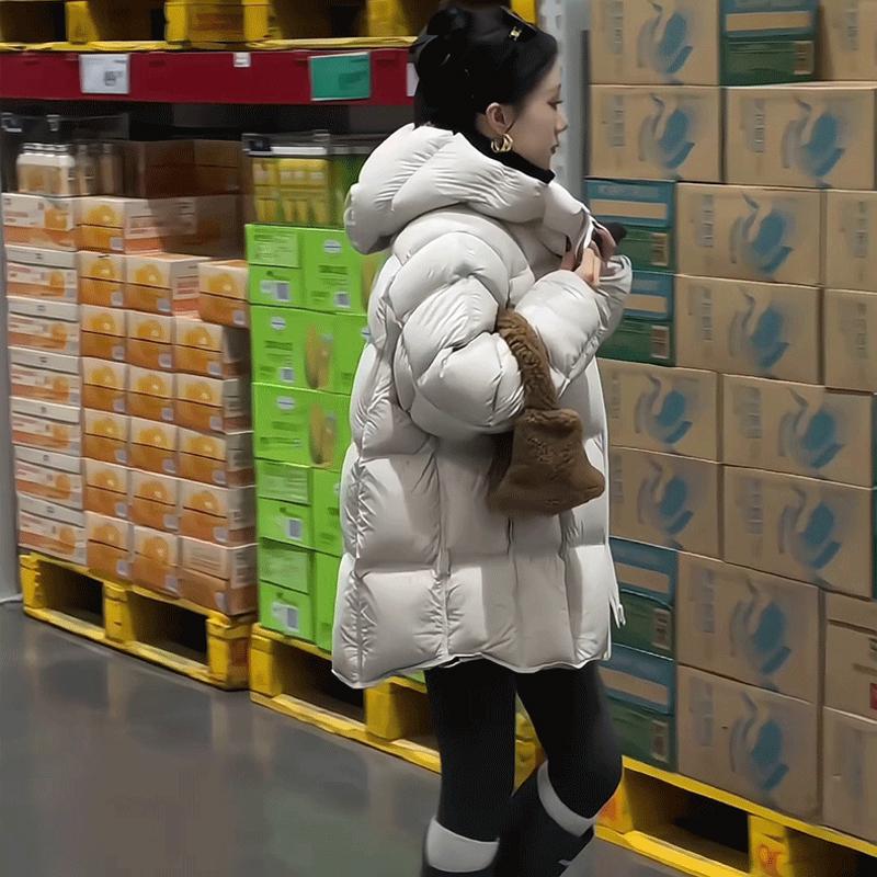 White Longline Puffer Coat and Fluffy Handbag White Longline Puffer Coat and Fluffy Handbag — Winter Outfits for Petite Women