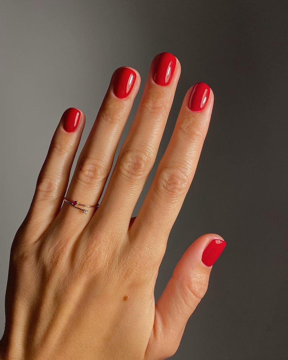 Vibrant Red Medium Oval Nails — Simple Winter Nails
